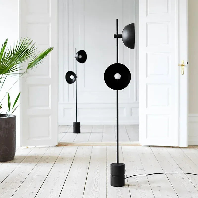 LampeHub Black Postmodern designer model room, living room, study, sofa, vertical floor lamp, Nordic bedroom headboard decorative lamp
