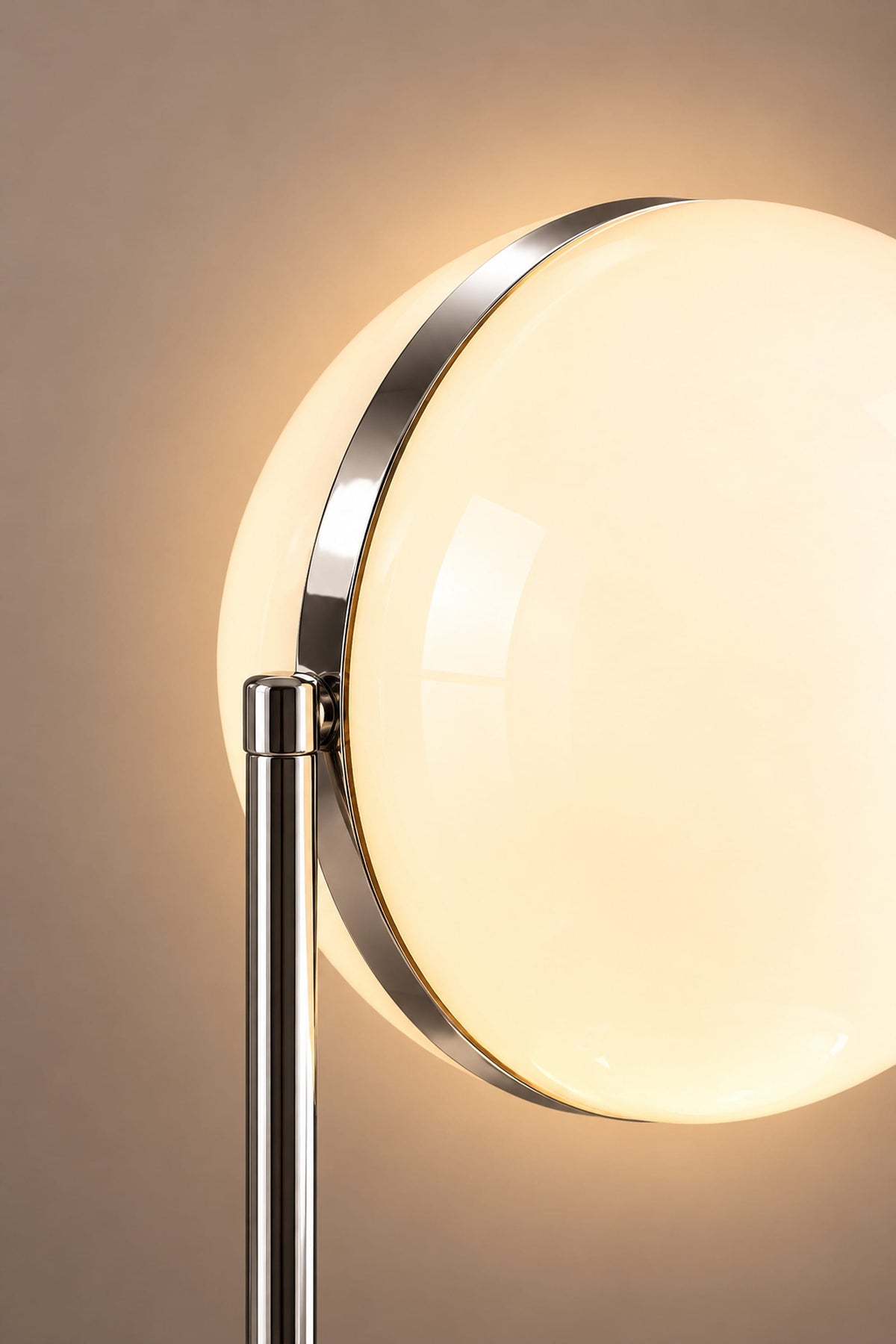 LampeHub Lampadaire Lampadaire Bauhaus Globes Opalins – Structure Chromée