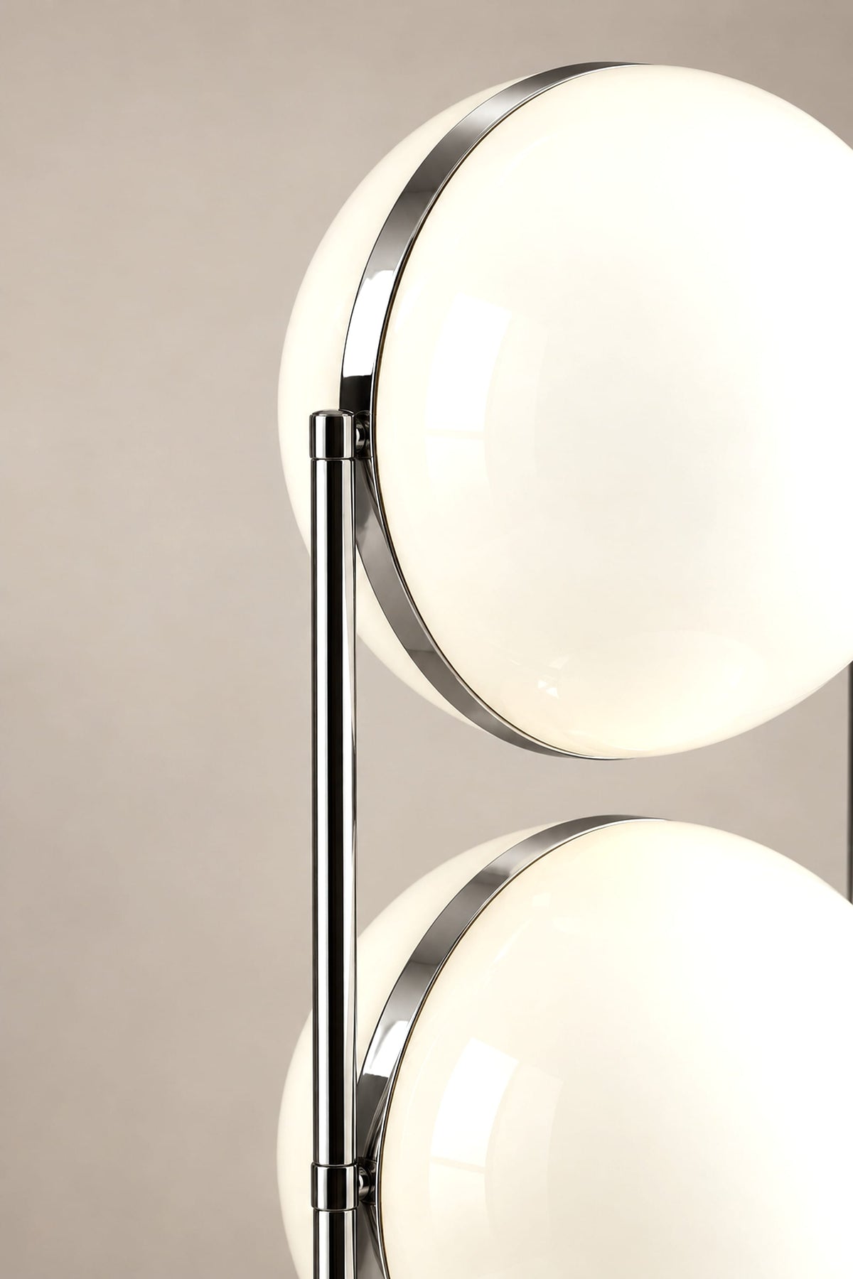 LampeHub Lampadaire Lampadaire Bauhaus Globes Opalins – Structure Chromée