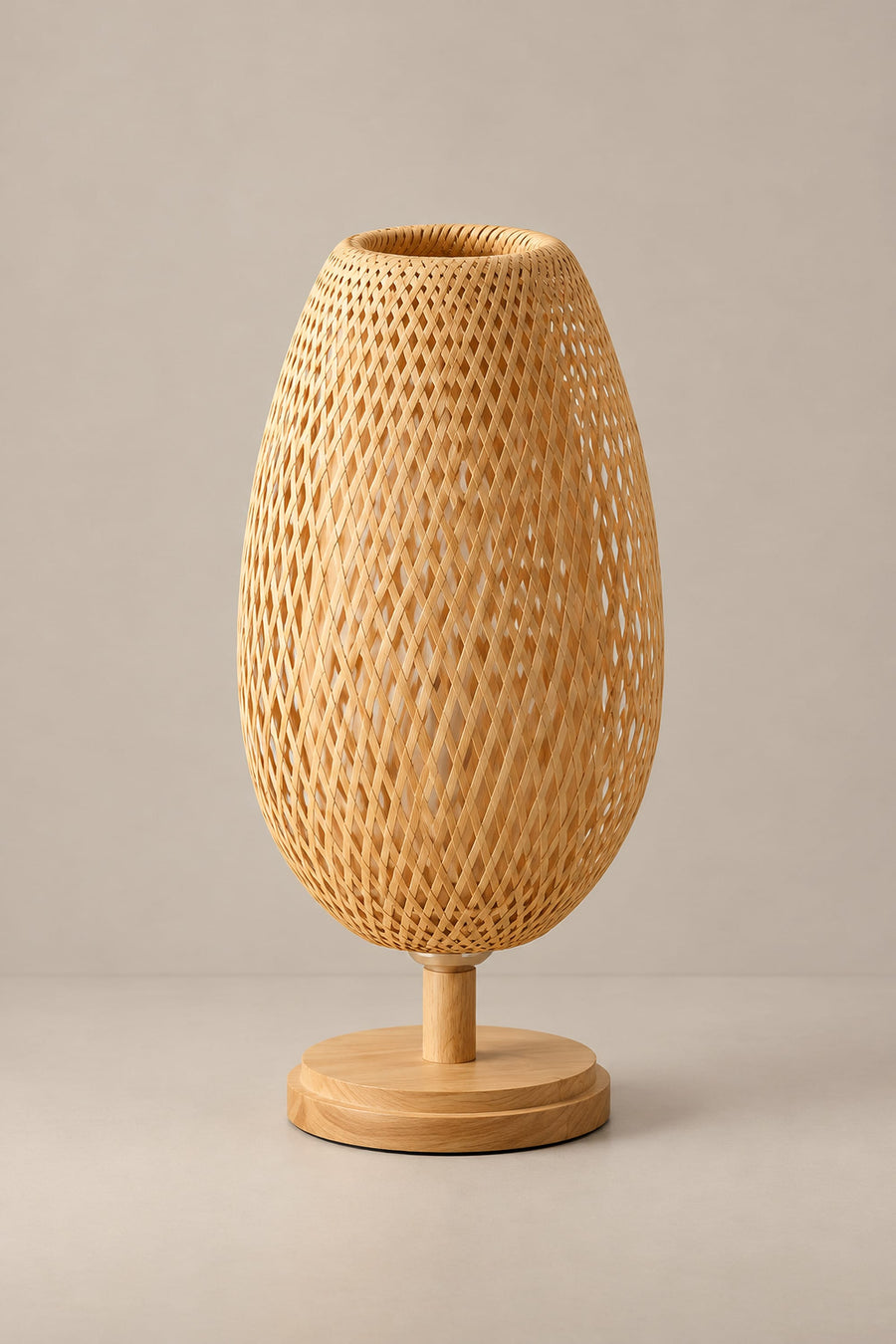 Lampe de Table Bambou Œuf – Tressée sur Pied Bois