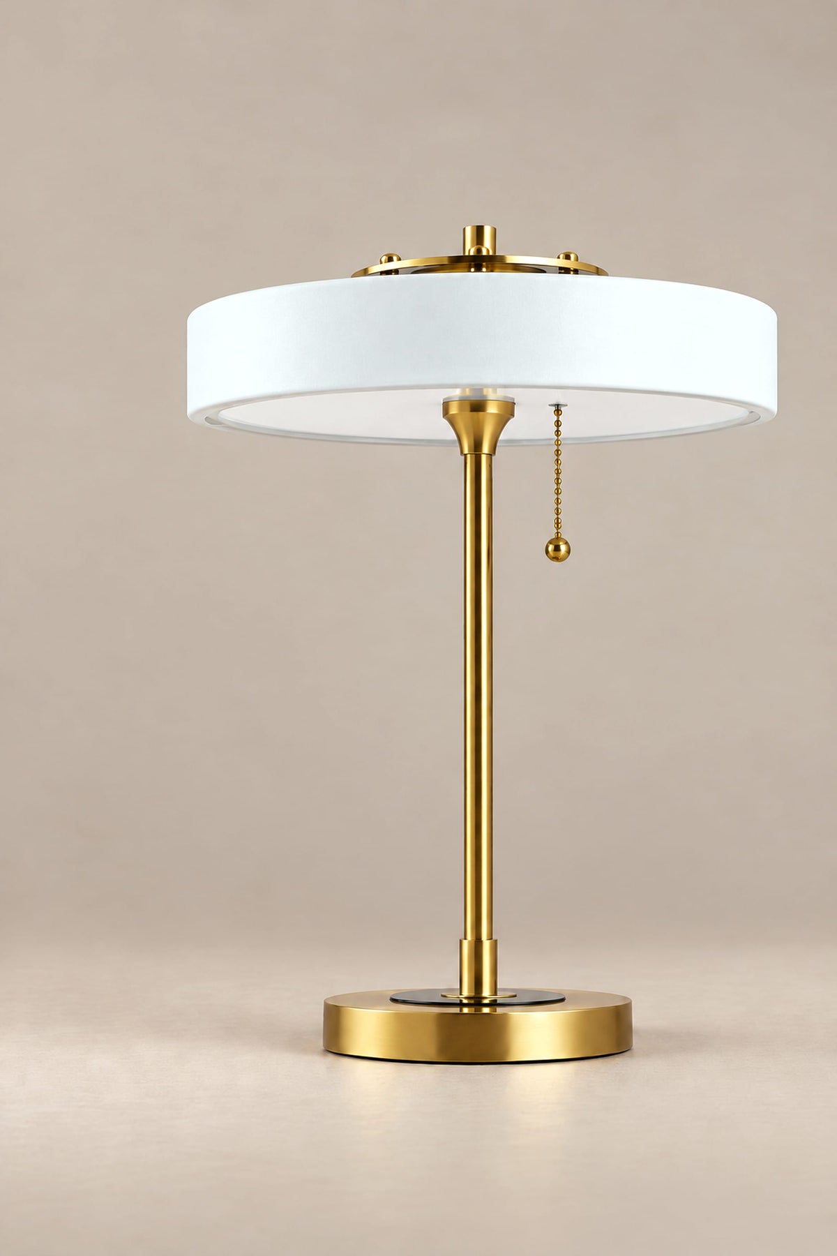LampeHub Lampe de Table Bauhaus Disque Blanc – Pied Laiton