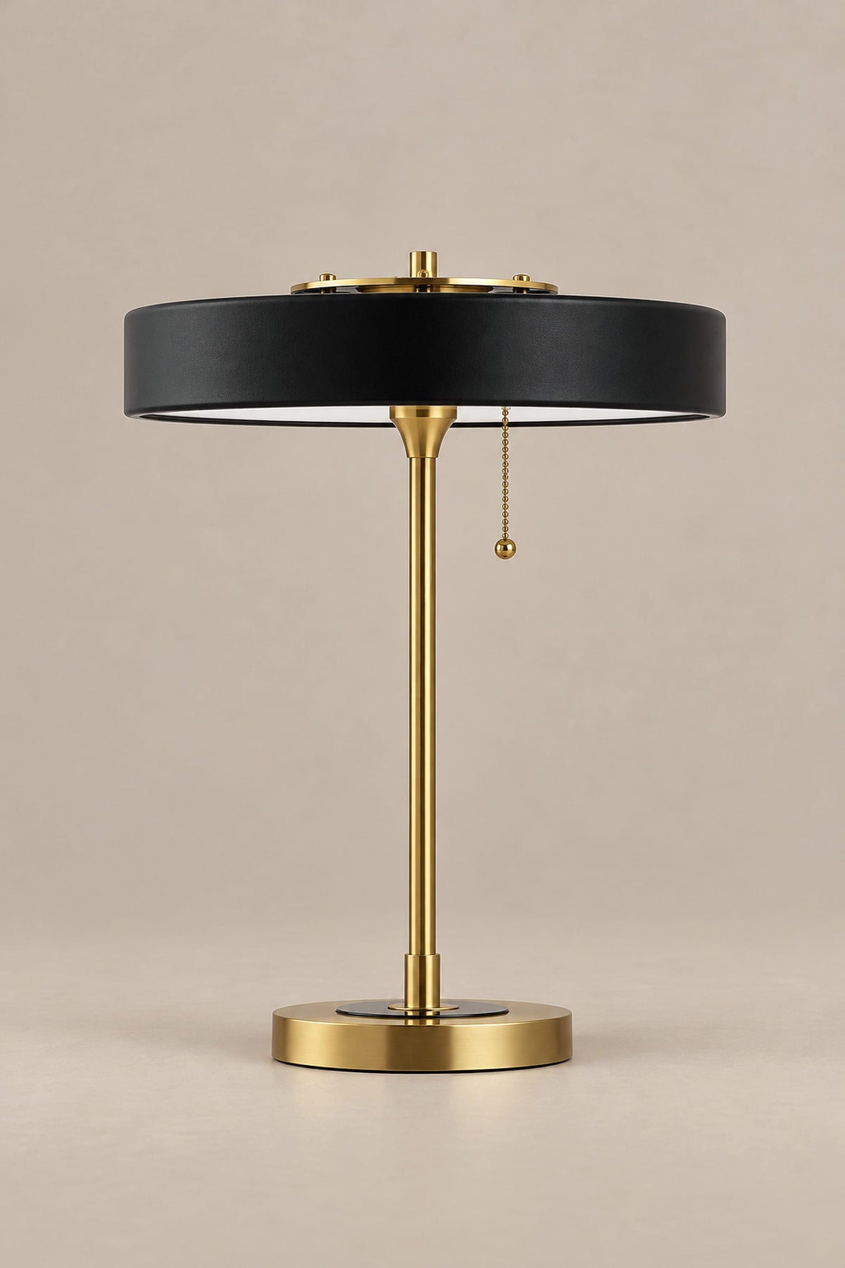 LampeHub Lampe de Table Bauhaus Disque Noir – Pied Laiton