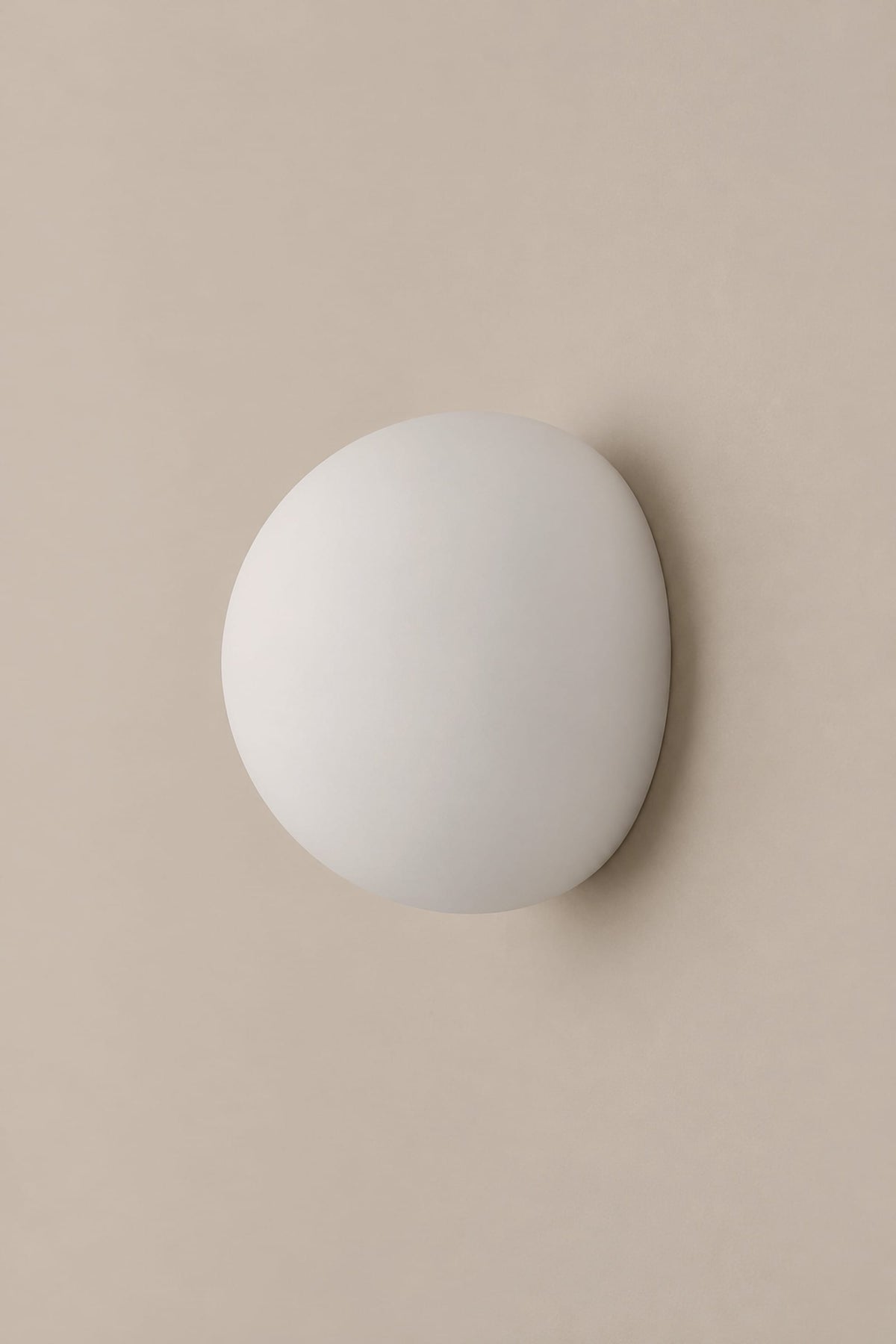 LampeHub Lampe Demi-boule givrée 15 cm / Blanc chaud Applique Bauhaus Boule Opaline – Globe en Verre Blanc Laiteux