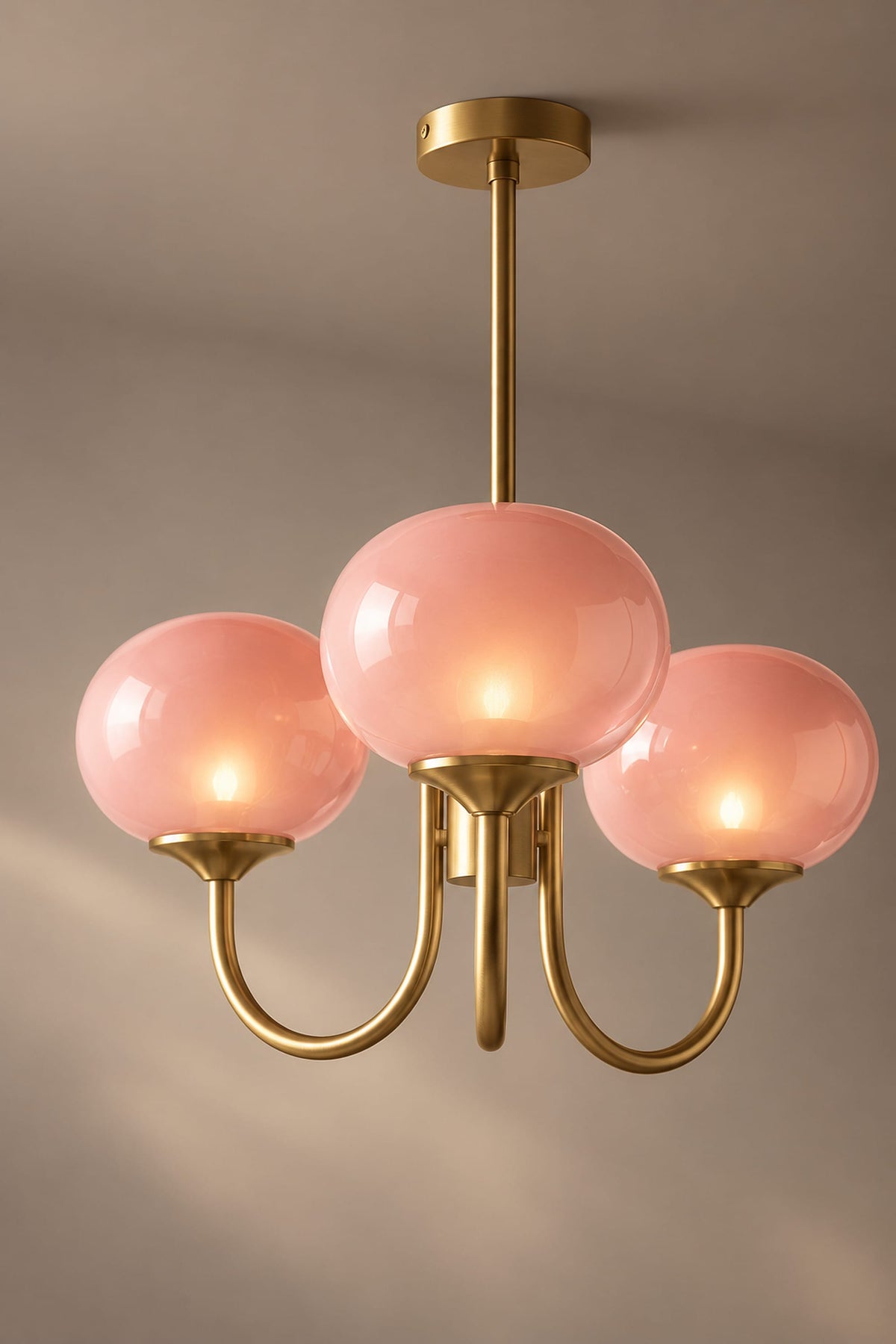 LampeHub Suspension Lustre Bauhaus Globes Rose – Bras Dorés