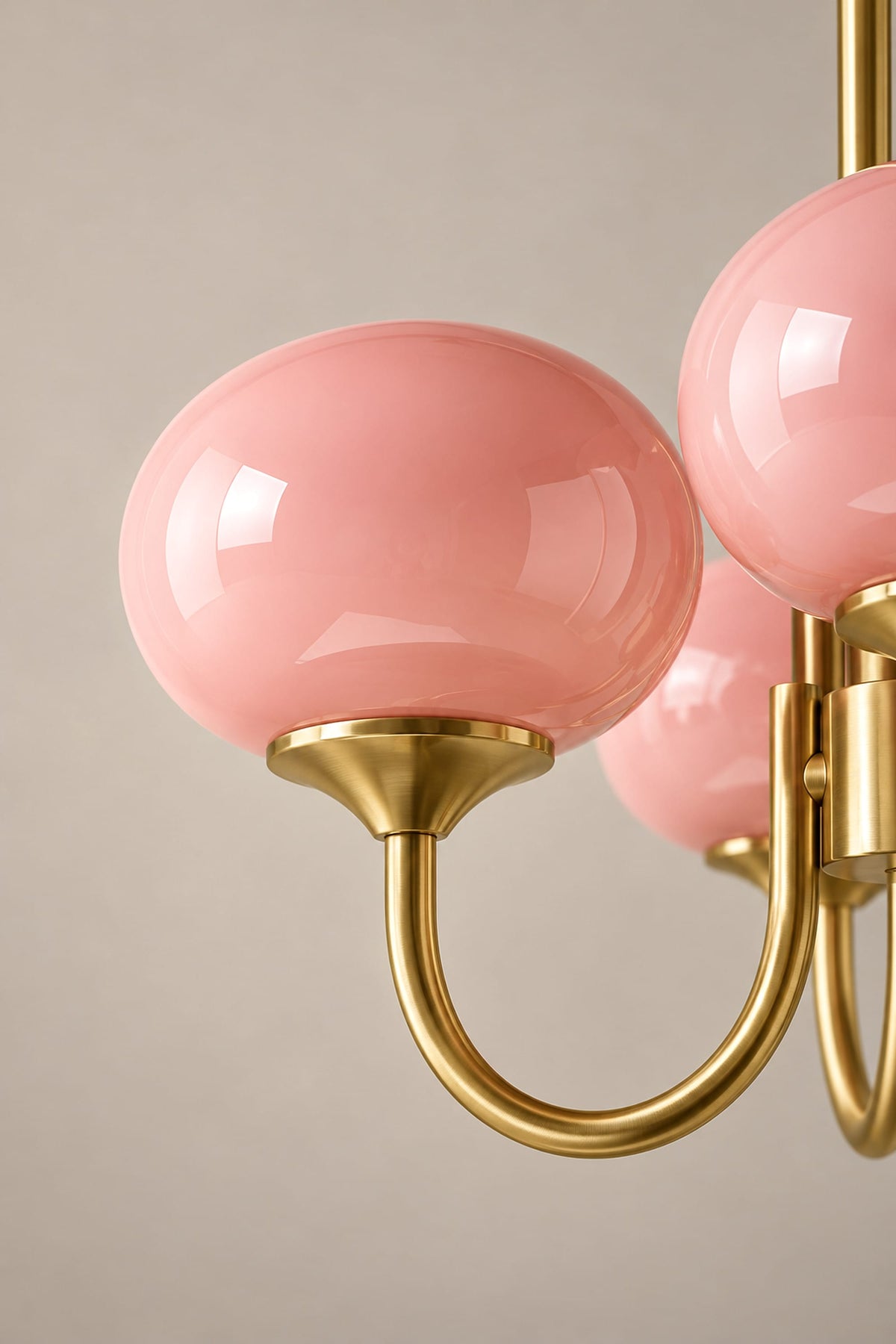 LampeHub Suspension Lustre Bauhaus Globes Rose – Bras Dorés